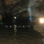 Brodění jezírka na začátku Amatérské jeskyně