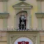 kostra Hnáta pod hodinami staré radnice
