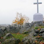 křížek na vrcholu kamýku u Velkých Přílep křížek na vrcholu kamýku u Velkých Přílep