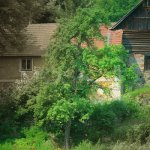 vodník sedící před starým mlýnem na břehu Vltavy vodník sedící před starým mlýnem na břehu Vltavy