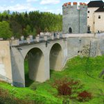 hrad Český Šternberk od jižního hřebene hrad Český Šternberk od jižního hřebene
