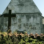 tajemná tvář na štítu kostela tajemná tvář na štítu kostela