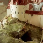 model Točníku s lávkou vedoucí nad jezírko model Točníku s lávkou vedoucí nad jezírko