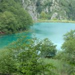 Plitvická jezera z jeskyně z Pokladu na Stříbrném jezeře Plitvická jezera z jeskyně z Pokladu na Stříbrném jezeře