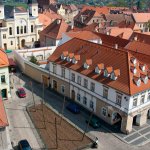 Nejmenší chmelnice světa - pohled z radniční věže Nejmenší chmelnice světa - pohled z radniční věže