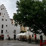 Budova gotické sýpky, dnes restaurace Solnice na Piaristickém náměstí Budova gotické sýpky, dnes restaurace Solnice na Piaristickém náměstí