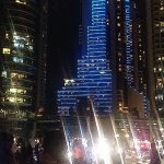 Pohled z lodi na večerní Dubaj Pohled z lodi na večerní Dubaj